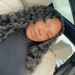 Meet your Posher, Dee